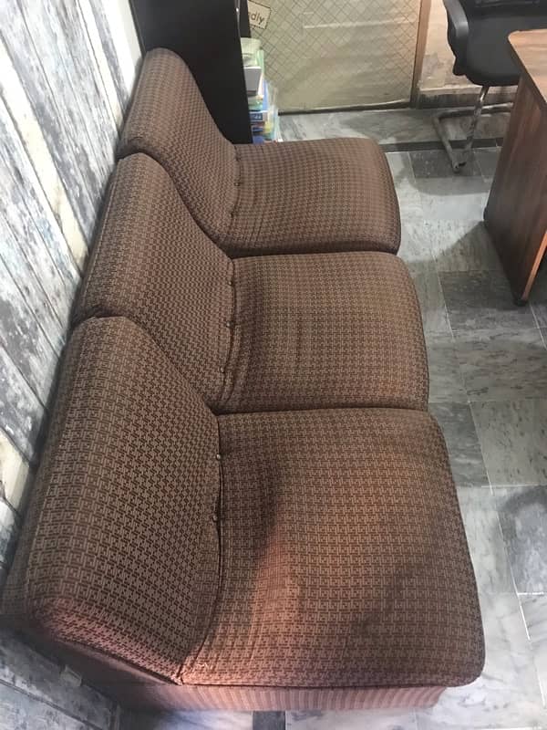 3 seater sofa condication 10/10 used 0