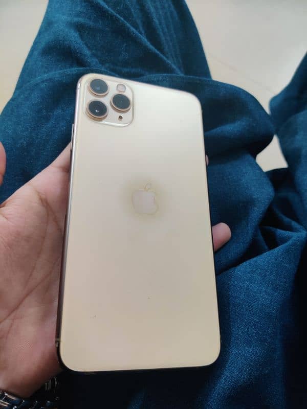 Iphone 11 pro max 256GB pta Approved with box 2