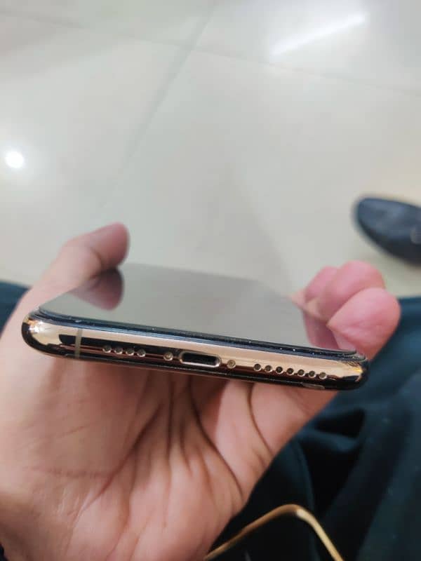 Iphone 11 pro max 256GB pta Approved with box 5