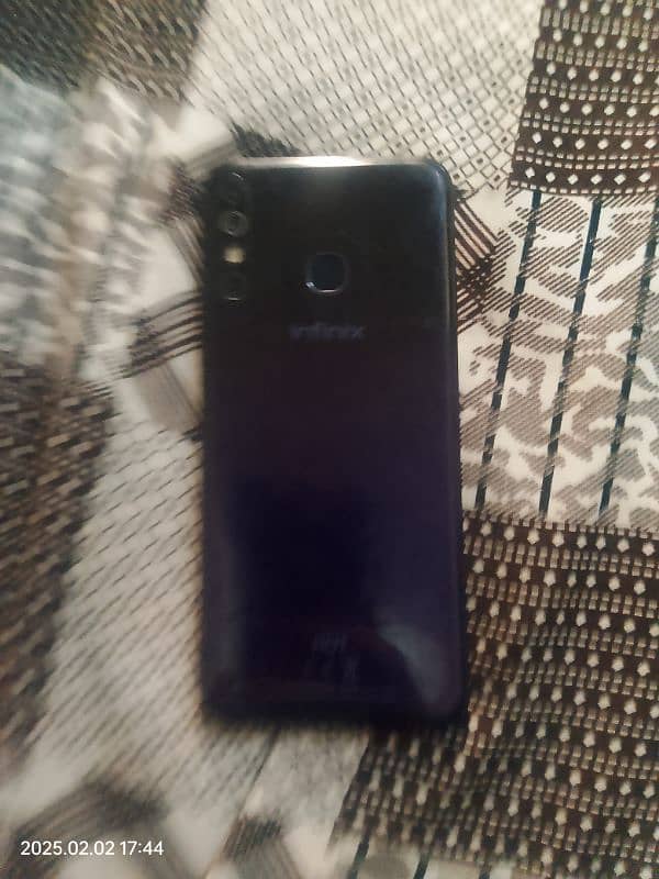 Infinix hot 8.4/64GB 6