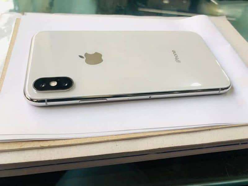 Iphone x pta approved 256gb my whatsapp number ( 0340 5184073 ) 1