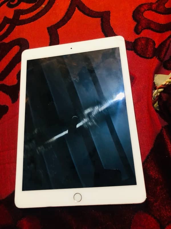 ipad pro 9.7 inch  storage 32 GB x change possible 1