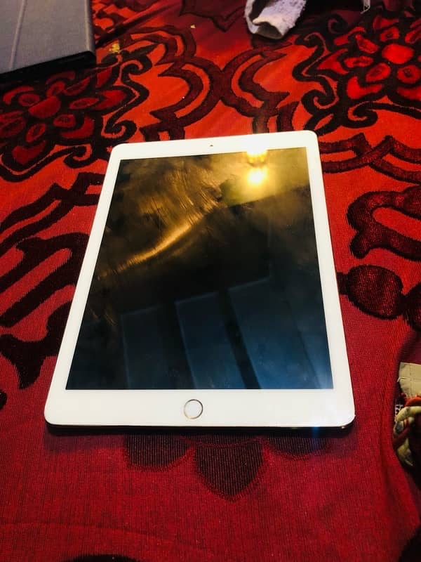 ipad pro 9.7 inch  storage 32 GB x change possible 2