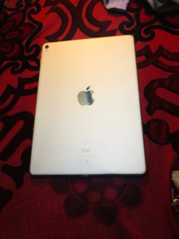 ipad pro 9.7 inch  storage 32 GB x change possible 3