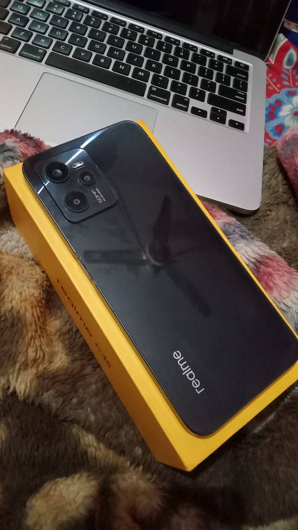 Realme C35 1