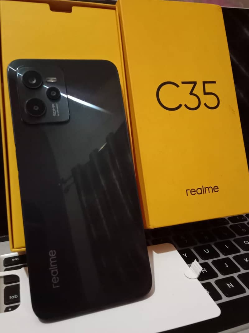 Realme C35 8