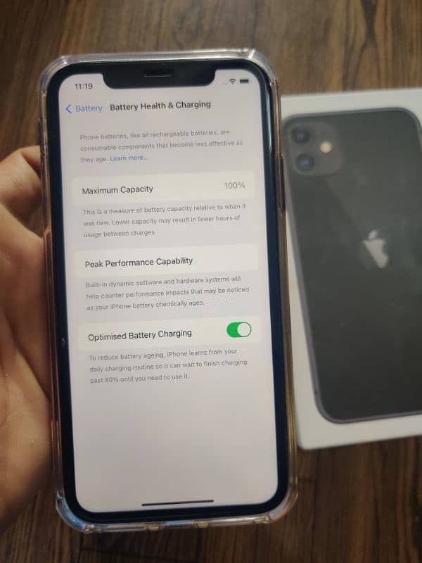 Iphone 11/ 64GB box pack with warranty till 20 July 2025 \\ 100 4