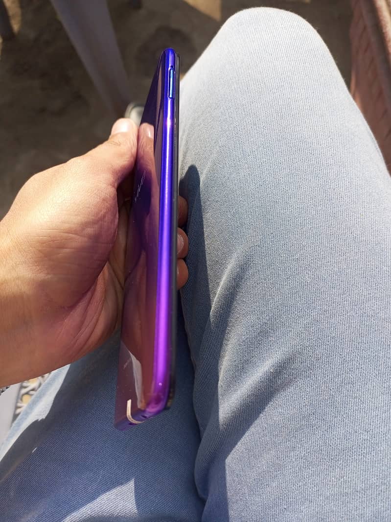 Vivo y97 8 256 complete box new just urgent sell 1