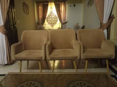 3 comfertable chairs