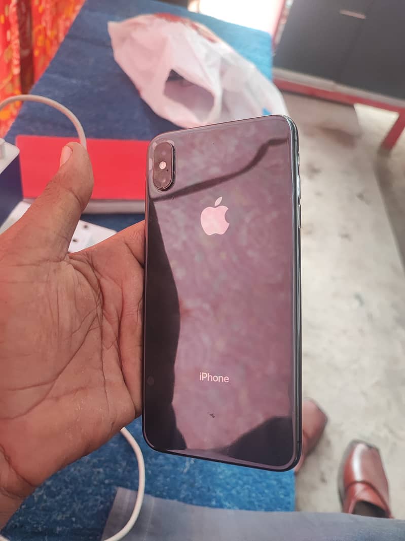 Apple iPhone XS Max 0