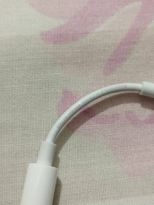 Apple Lightning to 3.5mm Headphone Jack Adapter 4