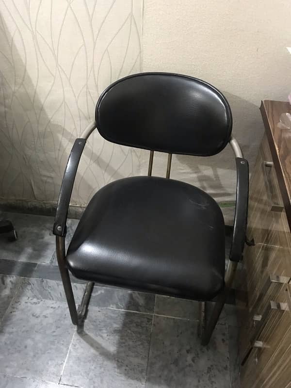 2  chair 0