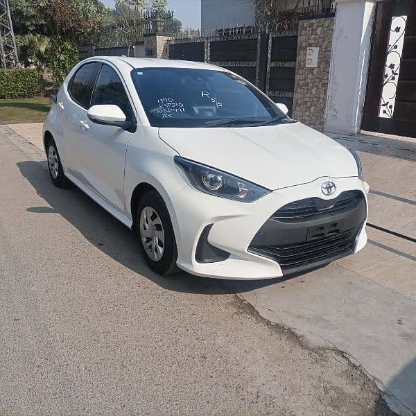 Toyota Yaris 2021/2025 Super White 1