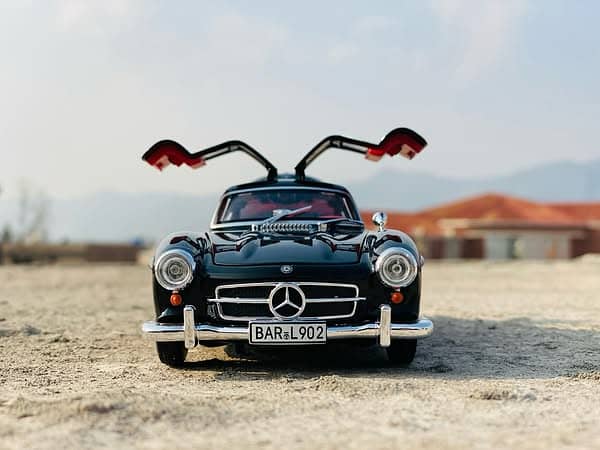 Luxury Mercedes SL-300 Diecast  1:24 Model Car 0