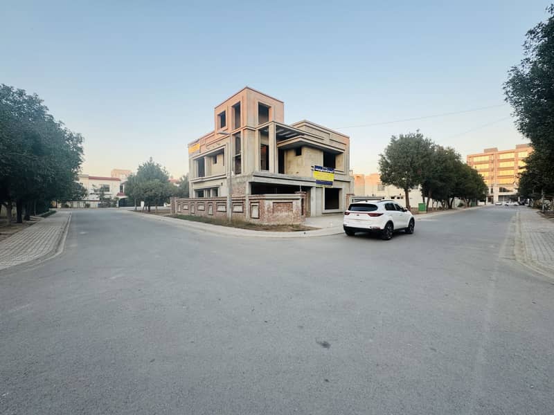 13 Marla Grey Structure House Available For Sale In Iqbal Block Bahria Town Lahore 3