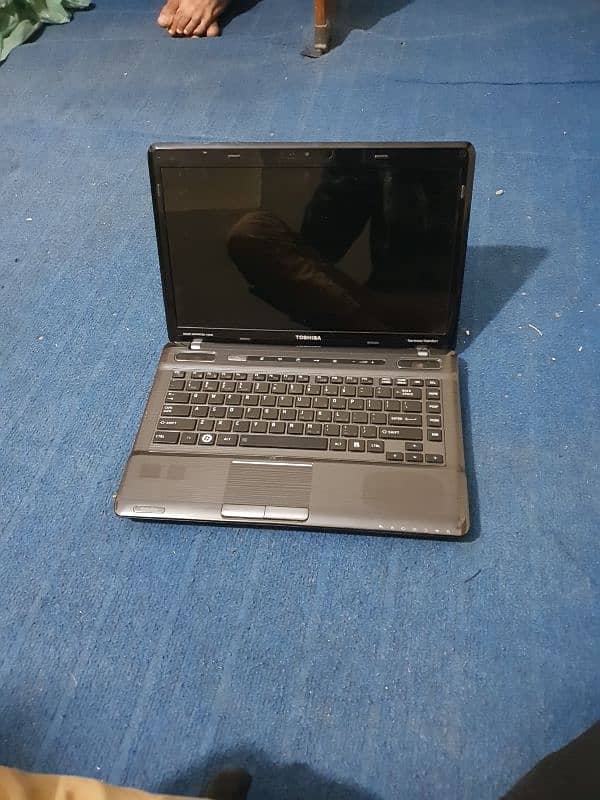 TOSHIBA CORE I3 MINT CONDITION  9/10 0