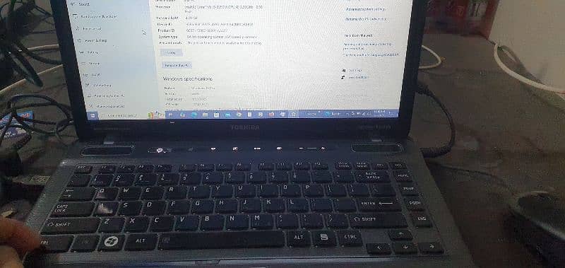 TOSHIBA CORE I3 MINT CONDITION  9/10 5