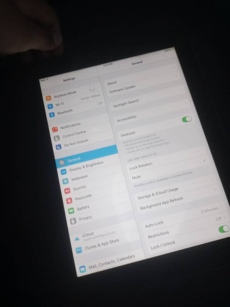 Ipad 2nd generation 16GB ID locked TAB (left corner little bit Broken) 3