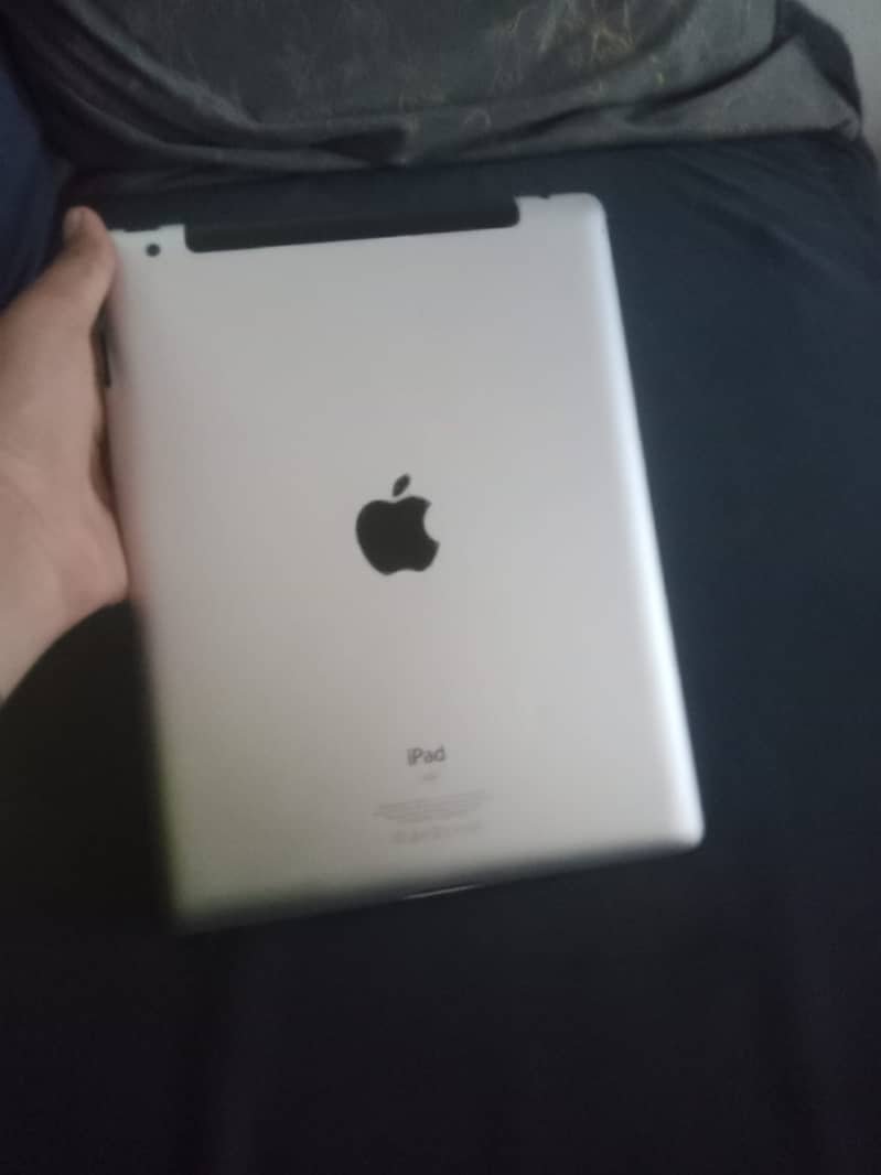 Ipad 2nd generation 16GB ID locked TAB (left corner little bit Broken) 4