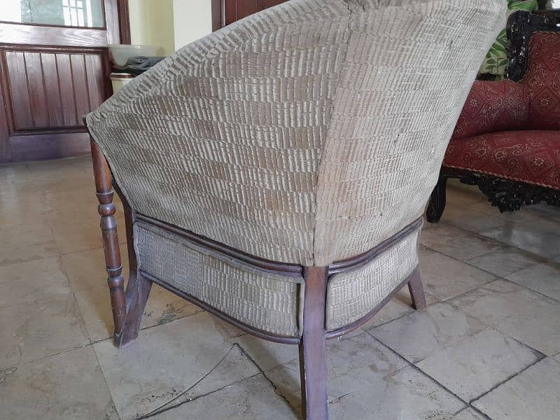 2 seater sofa for sale. 4