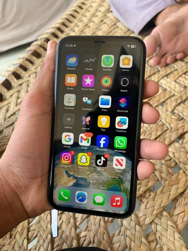 iphone xr jv 64 gb lush condition 0