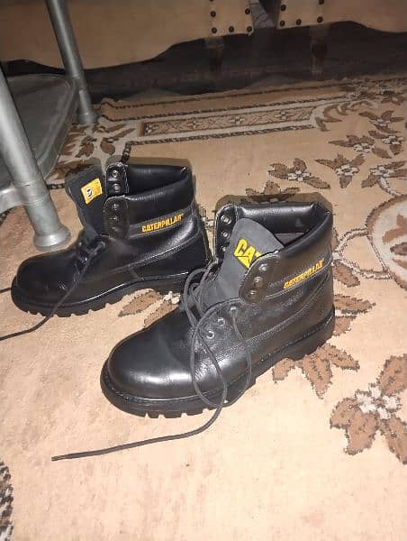 original caterpillar boot Dubai import. 1