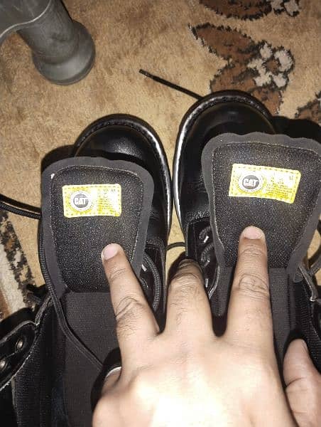 original caterpillar boot Dubai import. 2