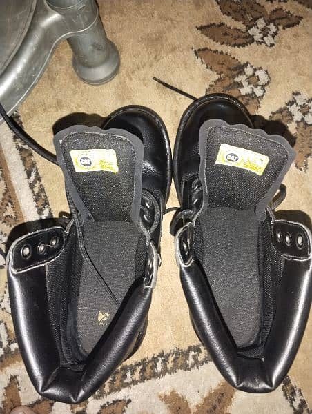 original caterpillar boot Dubai import. 3