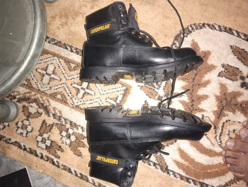 original caterpillar boot Dubai import. 5