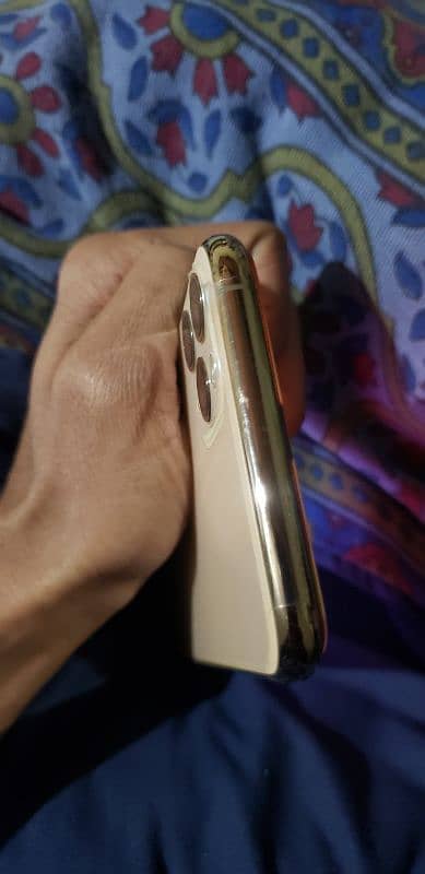 I phone 11 pro max non Pta 4 months sim working 1