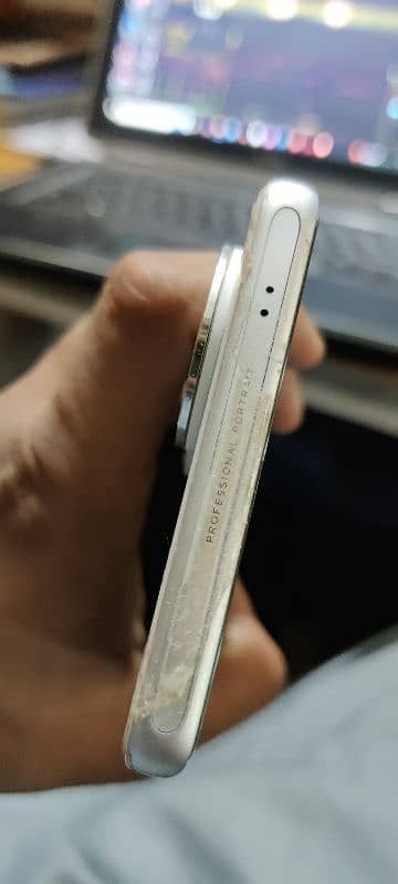 Vivo v40 6