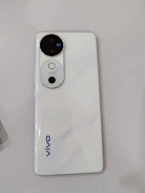 Vivo V40 2