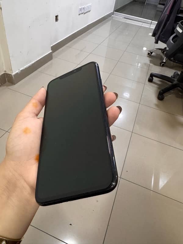 iPhone 11 Pro Max 256 gb pta approved 1