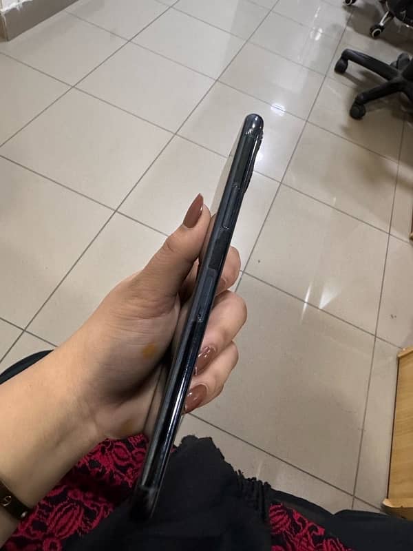 iPhone 11 Pro Max 256 gb pta approved 4