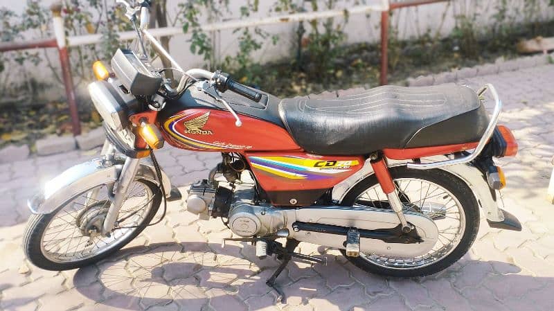 HONDA CD 70 2015 IN EXCELLENT CONDITION 1