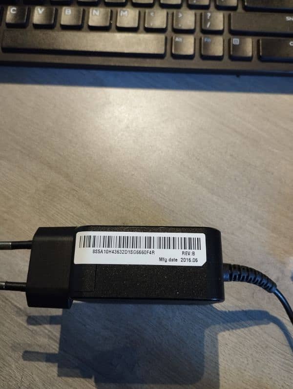 Lenovo laptop charger original 2