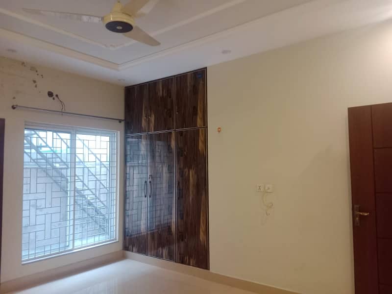 Kanal 4bed outclass upper portion is for rent in wapda town 1