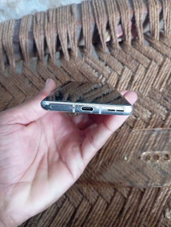 one plus8  8/128 phone 10/10 condition 1