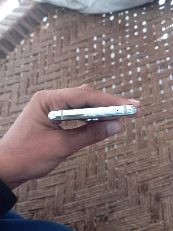 one plus8  8/128 phone 10/10 condition 3