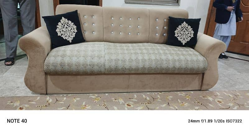 3 seater sofa for sale 0