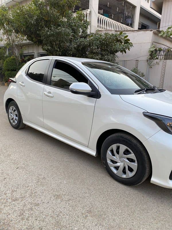 Toyota Yaris 2021 reg 2024 pear white 5