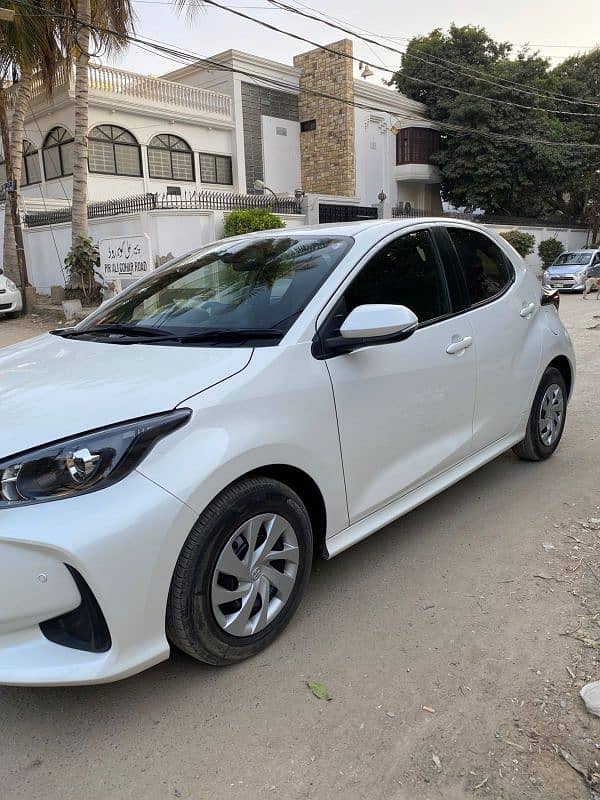 Toyota Yaris 2021 reg 2024 pear white 6