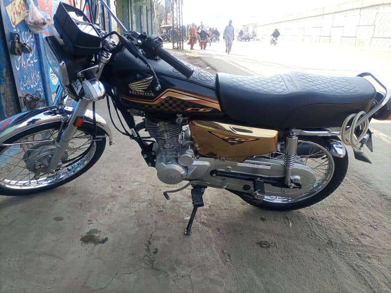 Honda 125 self start special gold addition 0