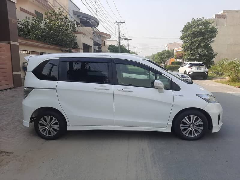 Honda Freed Hybrid 2013/17 1