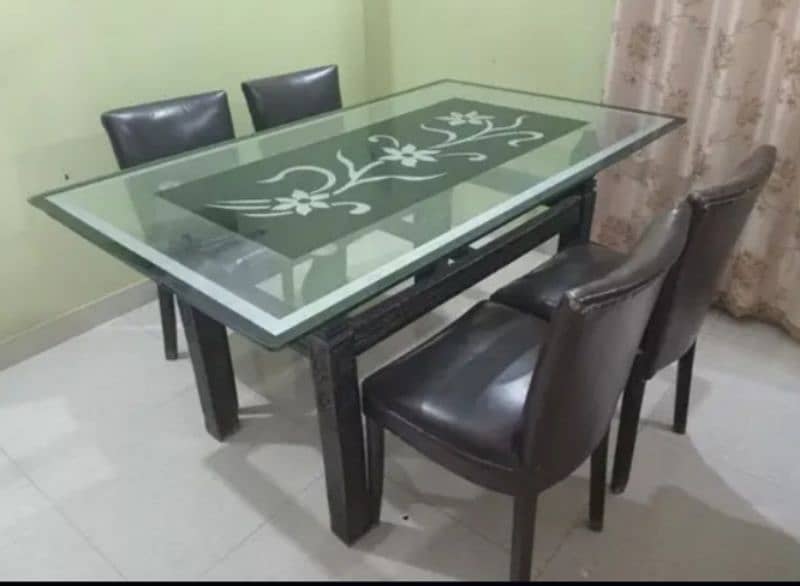 urgent sale dinning table with 4 chairs 1