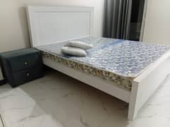 Bed/Double bed/single bed/Queen size bed/wooden beud