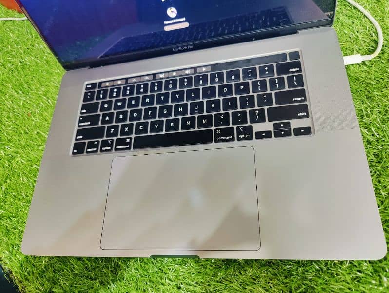 MacBook pro 2019, 16 inch, i7 9th gen, touchbar, 16/512, 359 cycles 5