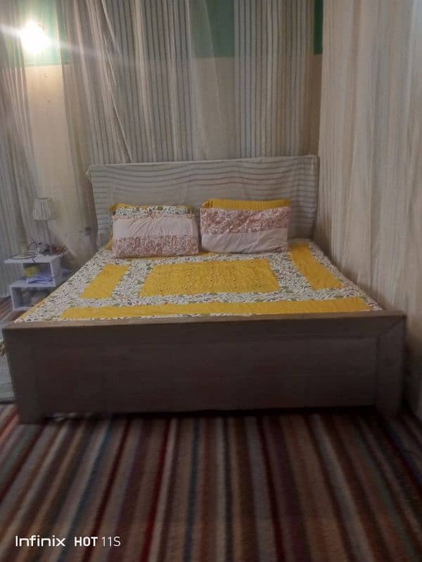 used wooden bed in reasanable price 0