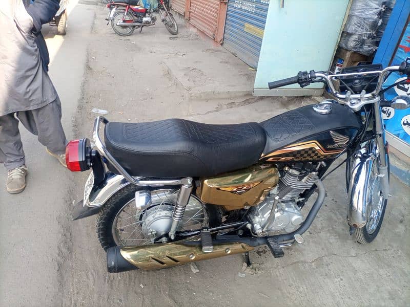 Honda 125 special addition gold 1