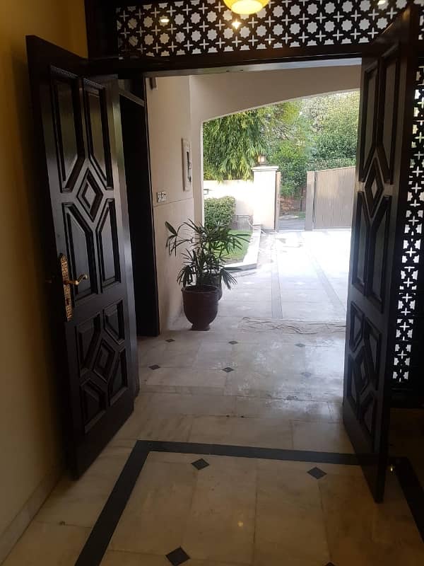 One Kanal House For Rent 6